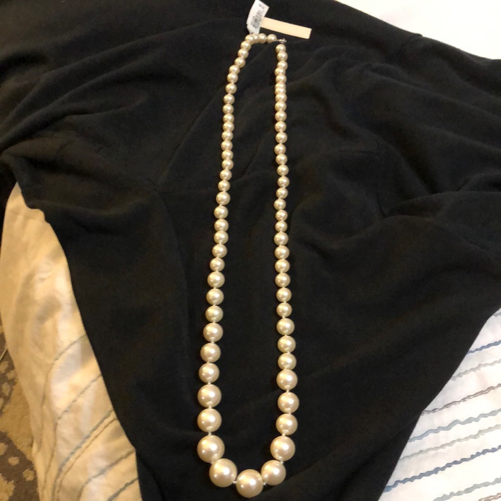 New with tags Carolee faux pearl necklace.  Perfect for an evening out